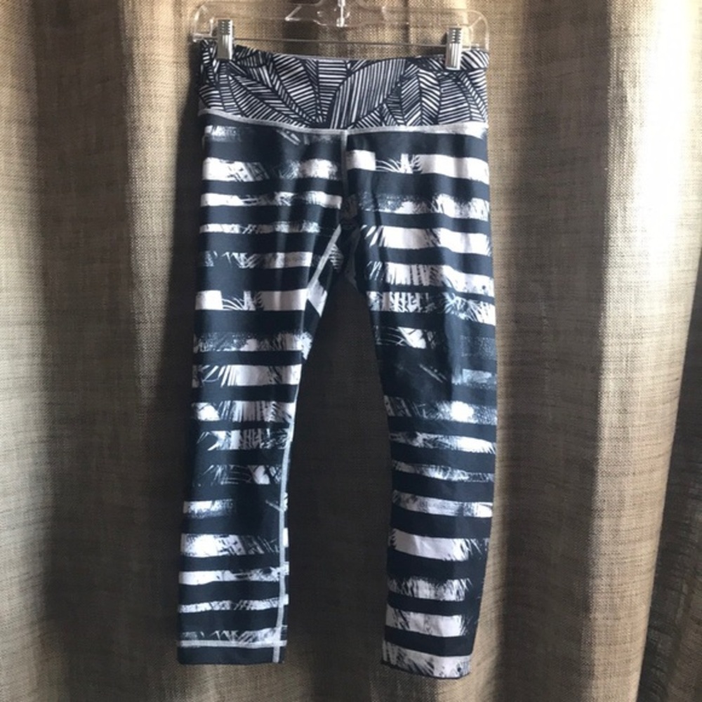 Lululemon rare black and white crop pants size 6